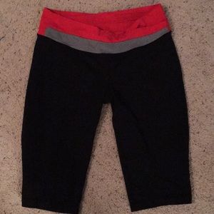 Lululemon size 12 cropped workout pants